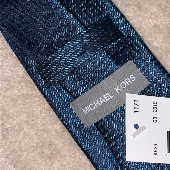 Michael Kors Silk Neck Tie - Picture 2 of 3